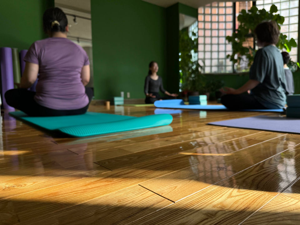 ヨガ　レッスン中