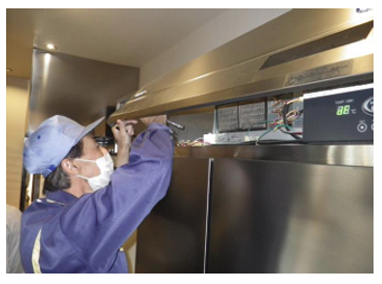 ゴキブリ作業写真