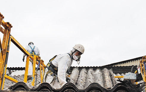 アスベスト除去作業中