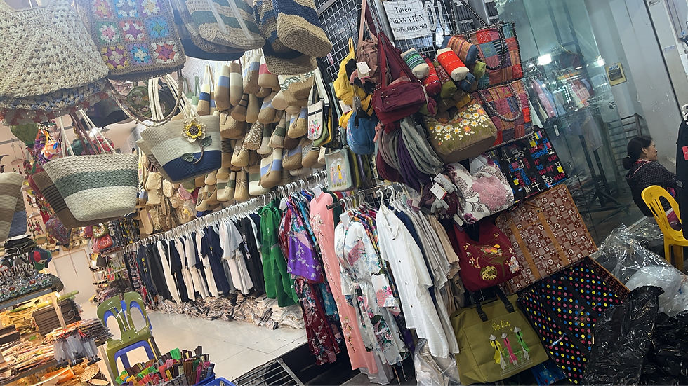 ところせましといろいろ飾っています。