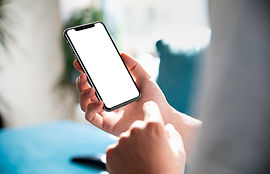 スマホを持つ手