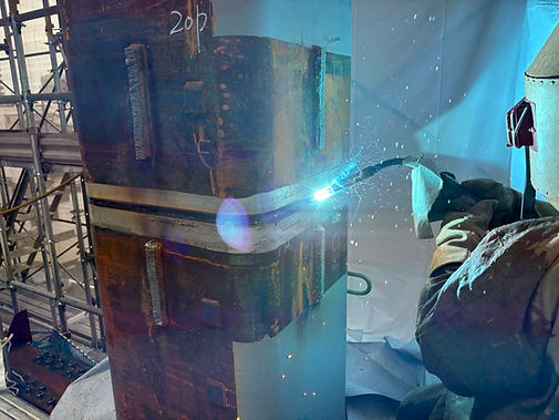 鉄骨の溶接作業