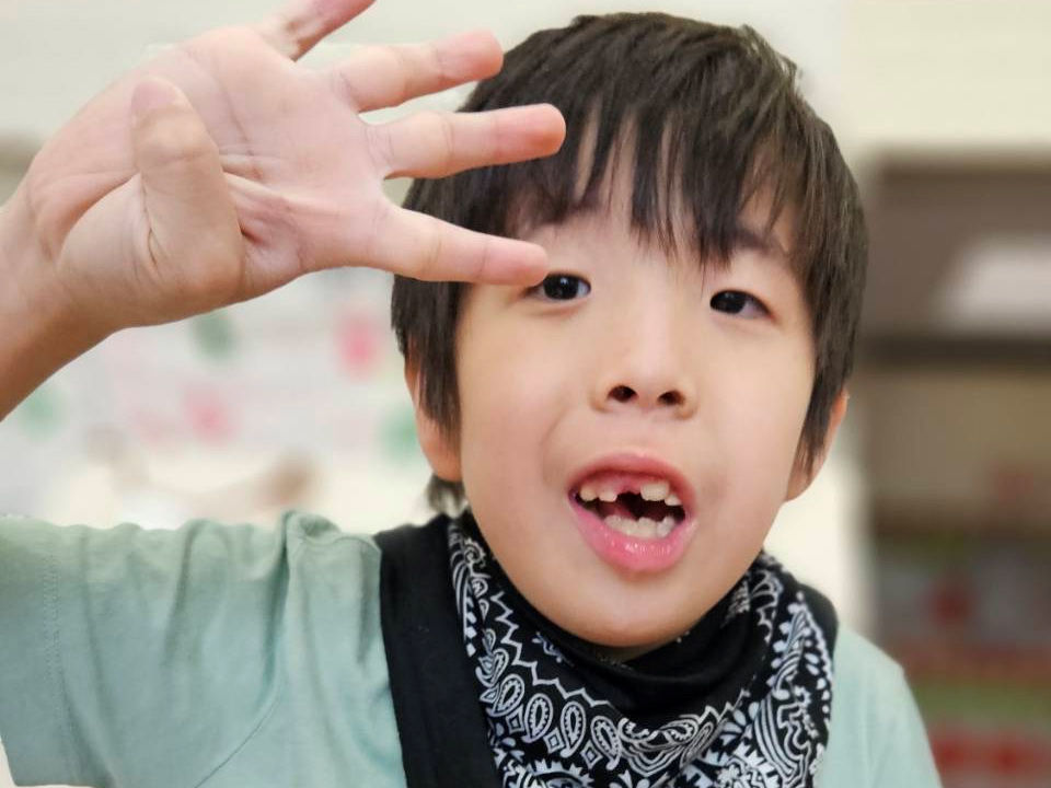 バンダナをしている男の子