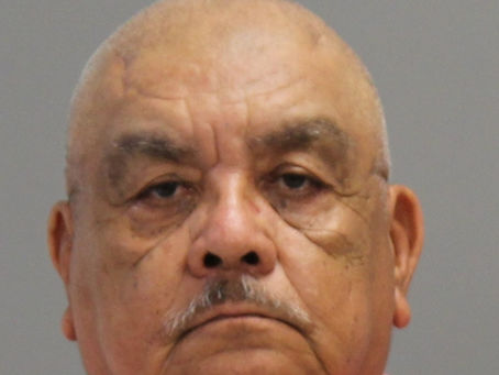 Hombre de 78 años intenta contactarse con niña de 12 años, termina arrestado