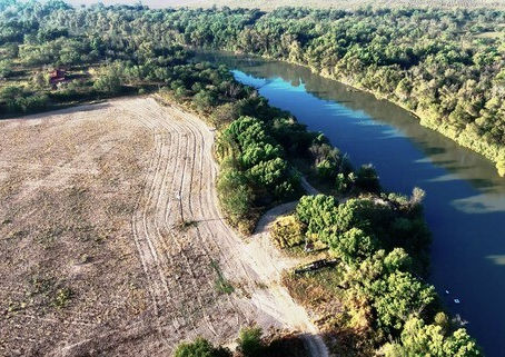 Texas ofrece a Trump 1,400 acres para instalaciones de deportación masiva