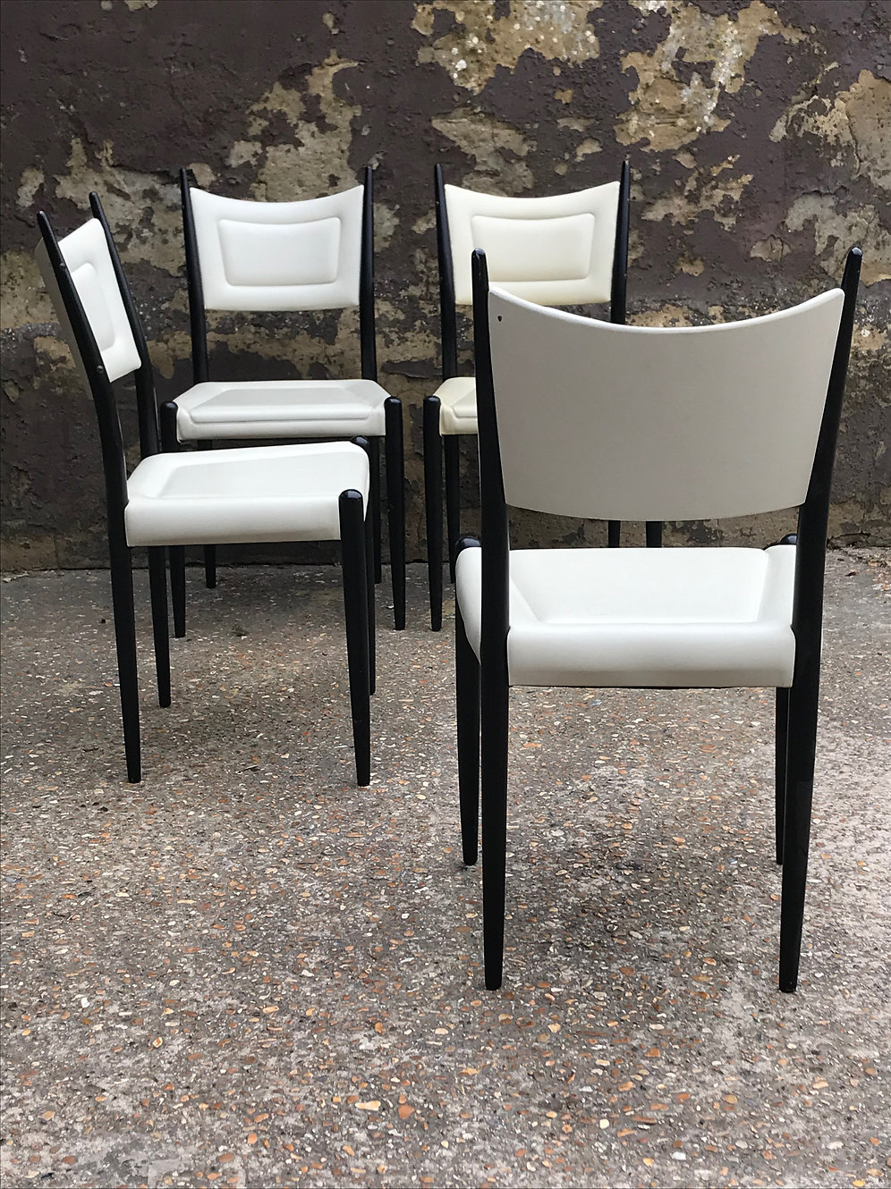 "Gio Ponti Style" Dining Chairs by E. Gomme G-Plan ... La touche ctrl place la gomme dans le mode pipette.