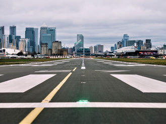 Macquarie acquire 25% stake in London City Airport