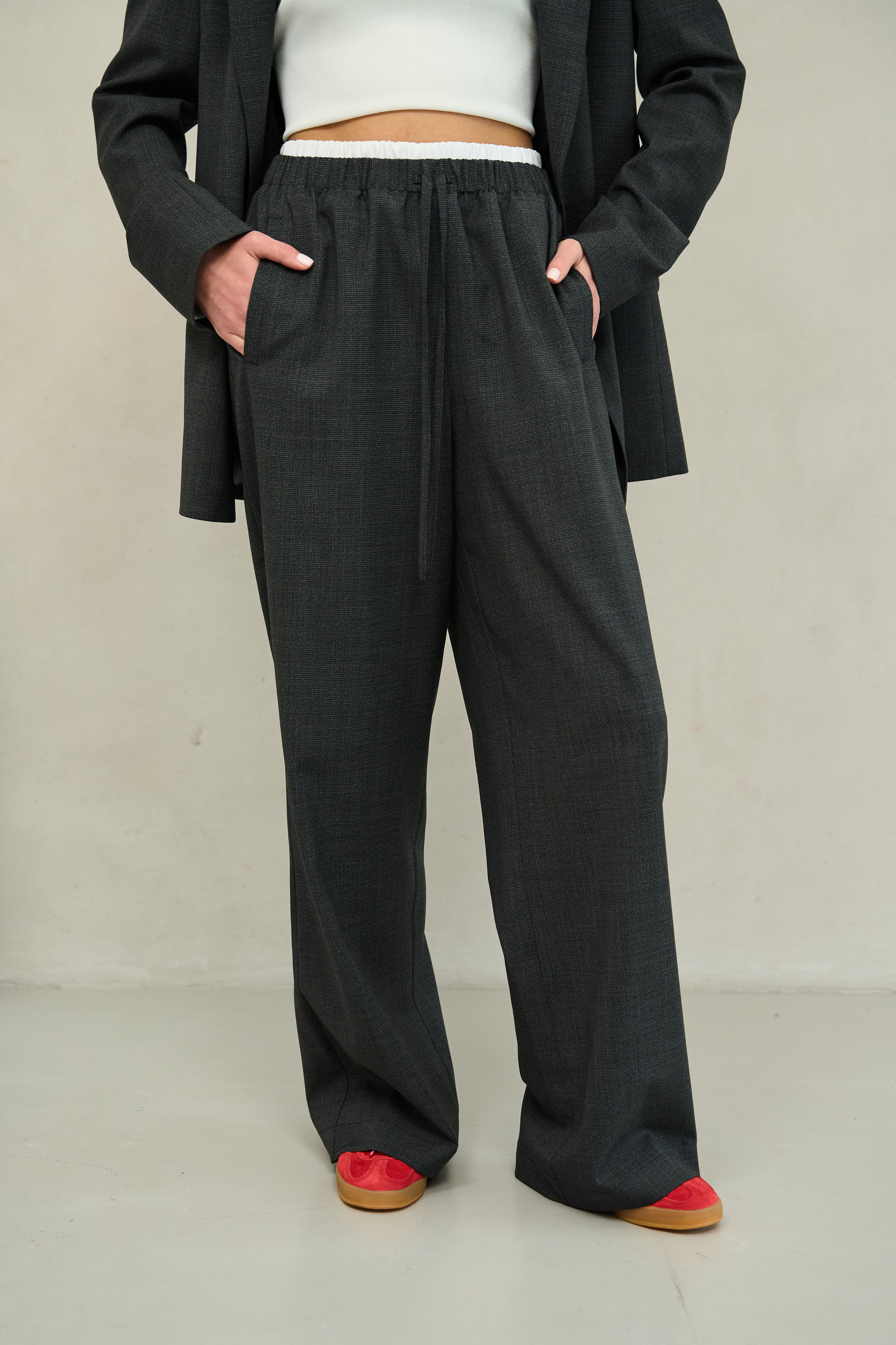 Вовняні графітові широкі брюки з резинкою