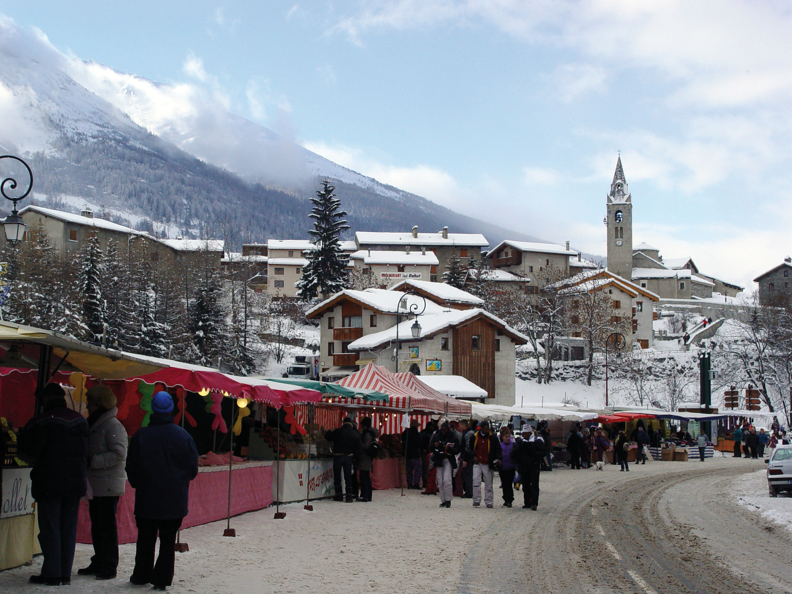 Marché artisanal Lanslevillard