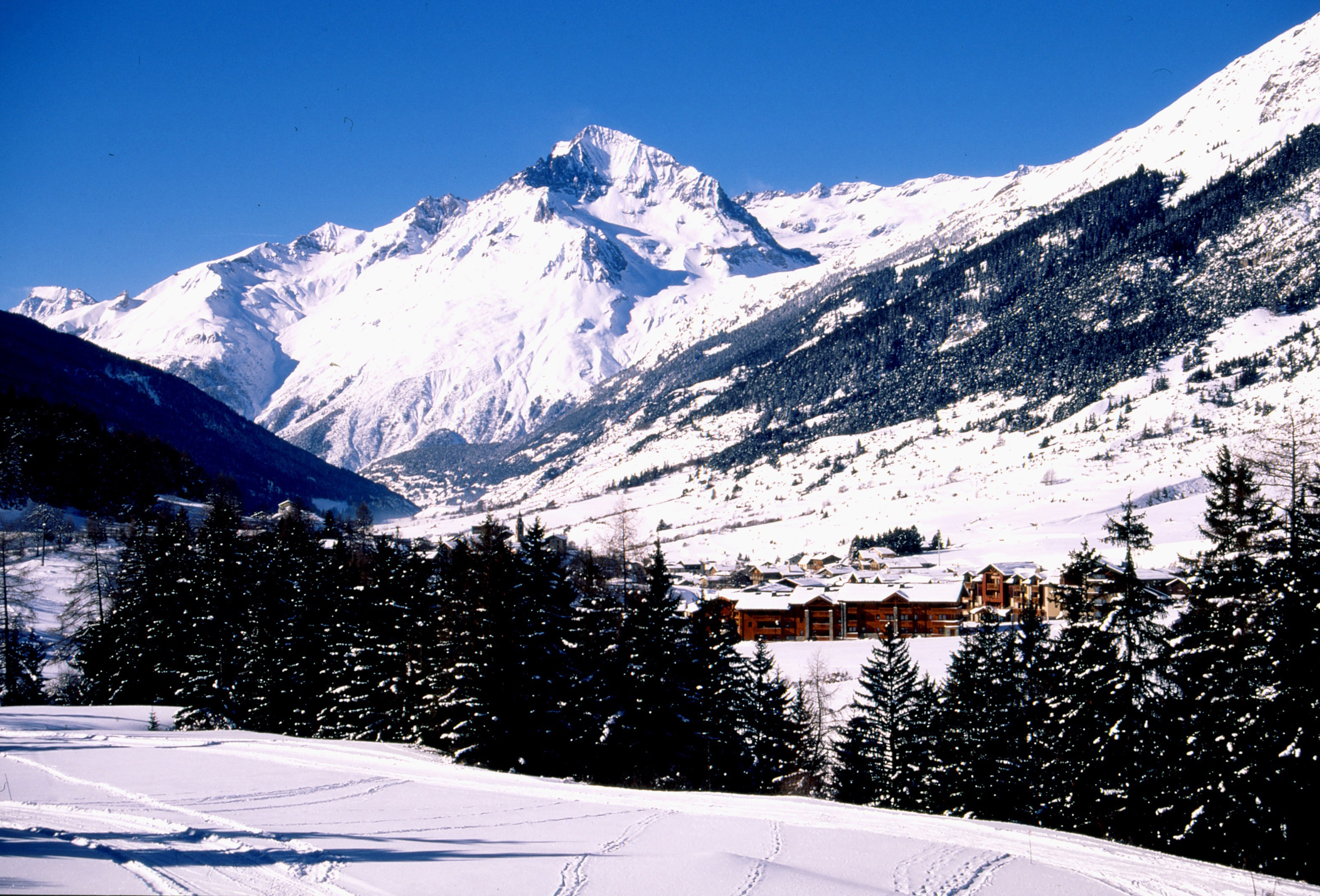 Lanslevillard ski