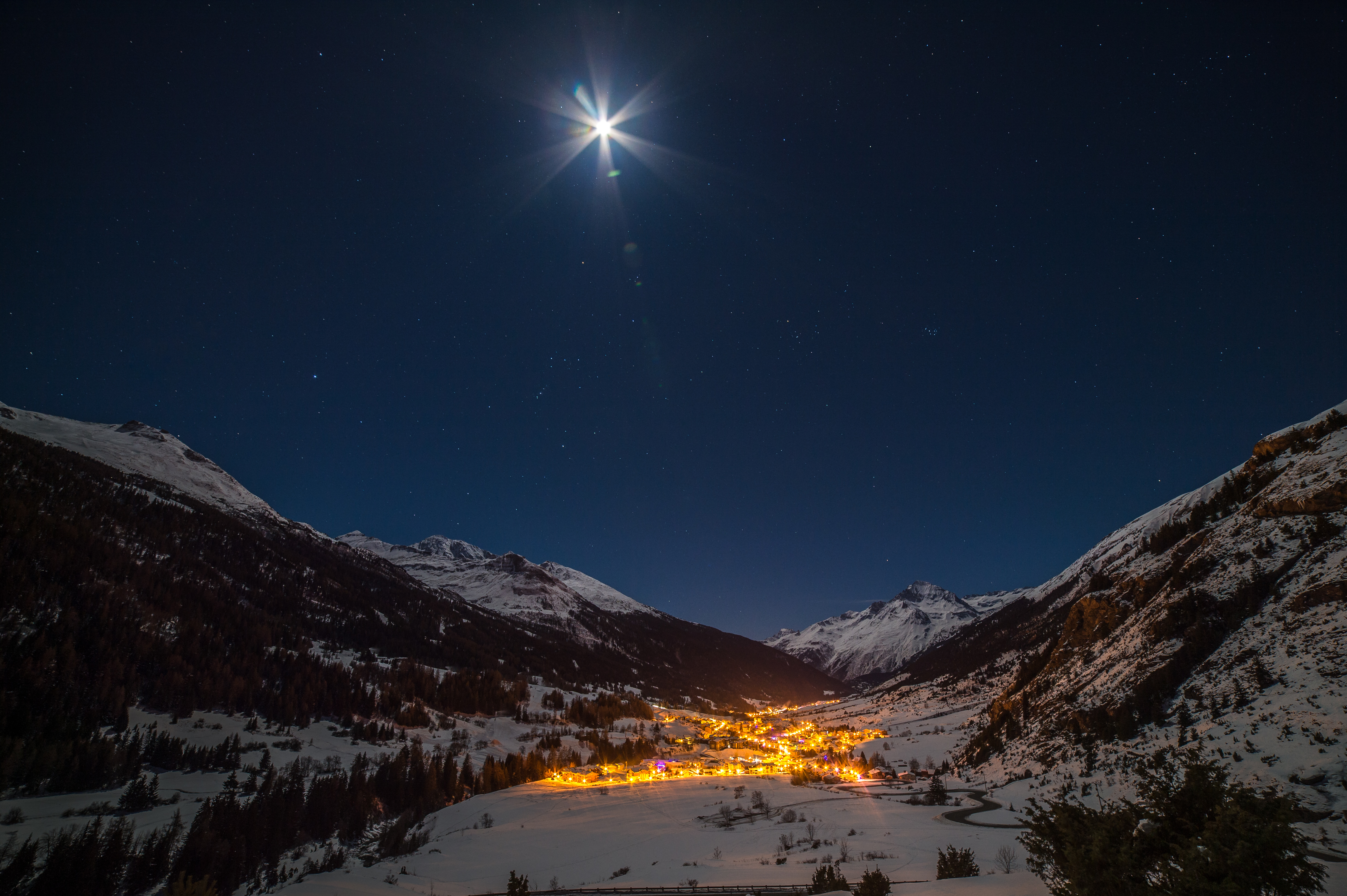 Lanslevillard by night in winter