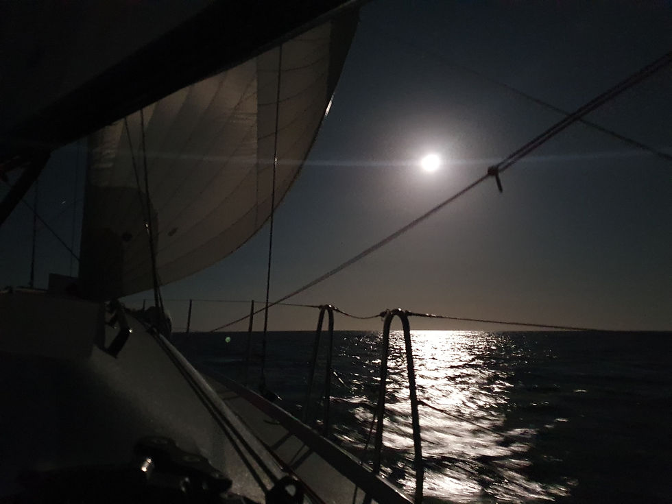 Mond über der Biskaya