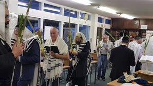 By vote - Jews pray in synagogue once again