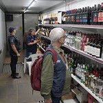 Sem casos de intoxicação por metanol, Guarujá realiza fiscalização em bares e adegas.