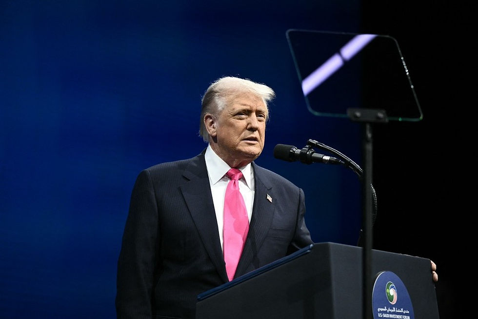 Custo de vida impactou a agenda política de Trump: o que disse a imprensa internacional sobre a suspensão do tarifaço.