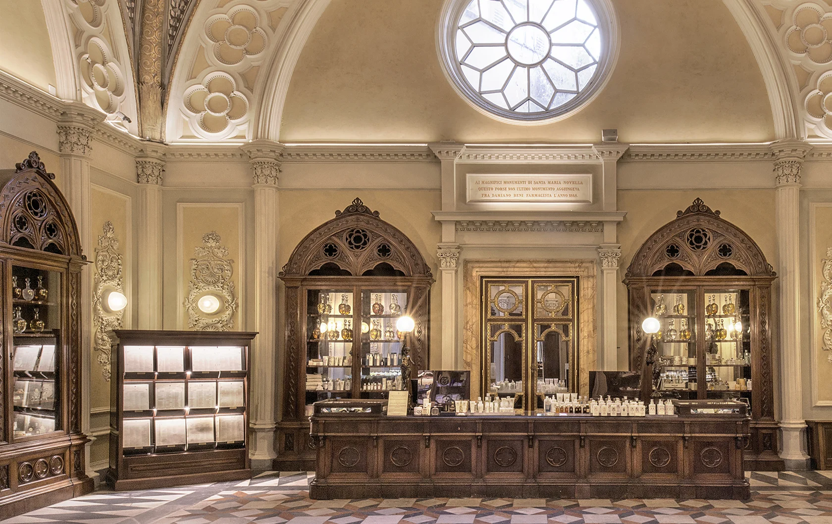florence-santa-maria-novella-sala-vendita.webp
