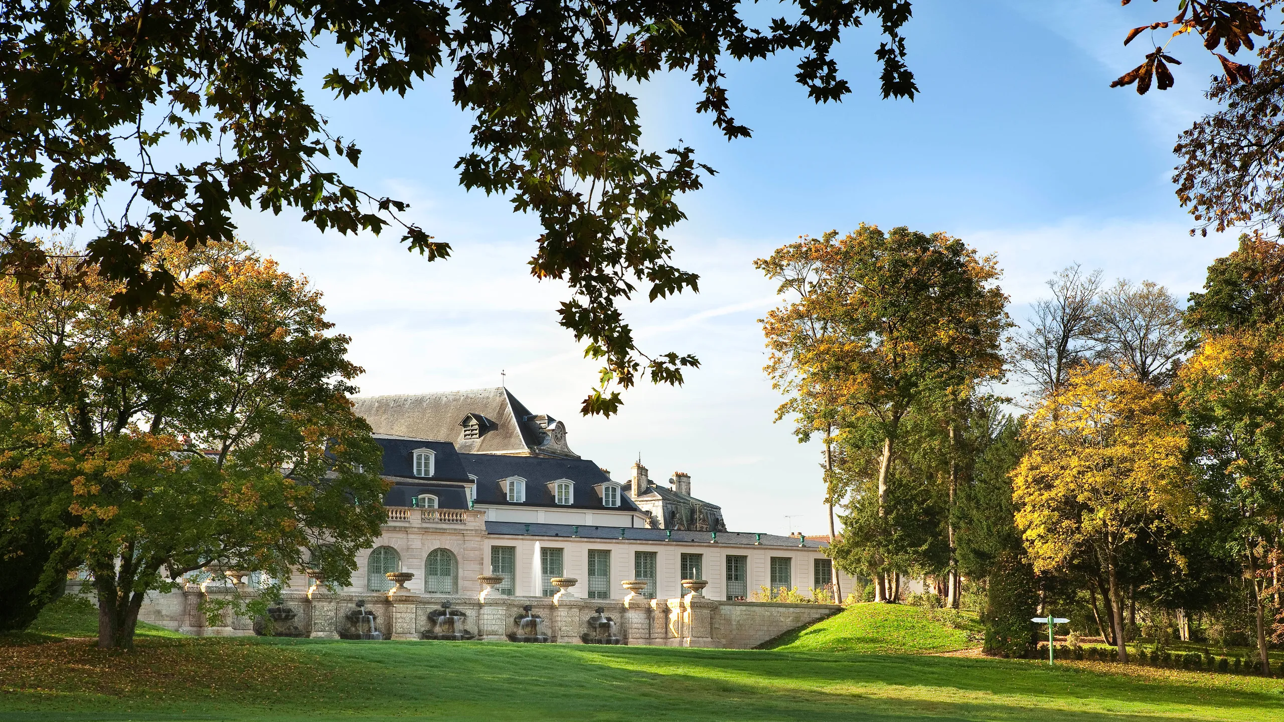 LAuberge-du-Jeu-de-Paume_2018_Auberge-du-Jeu-de-Paume-parc-Domaine-de-Chantilly.webp