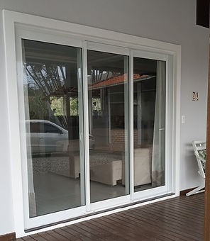 Porta 3 folhas todas correm 