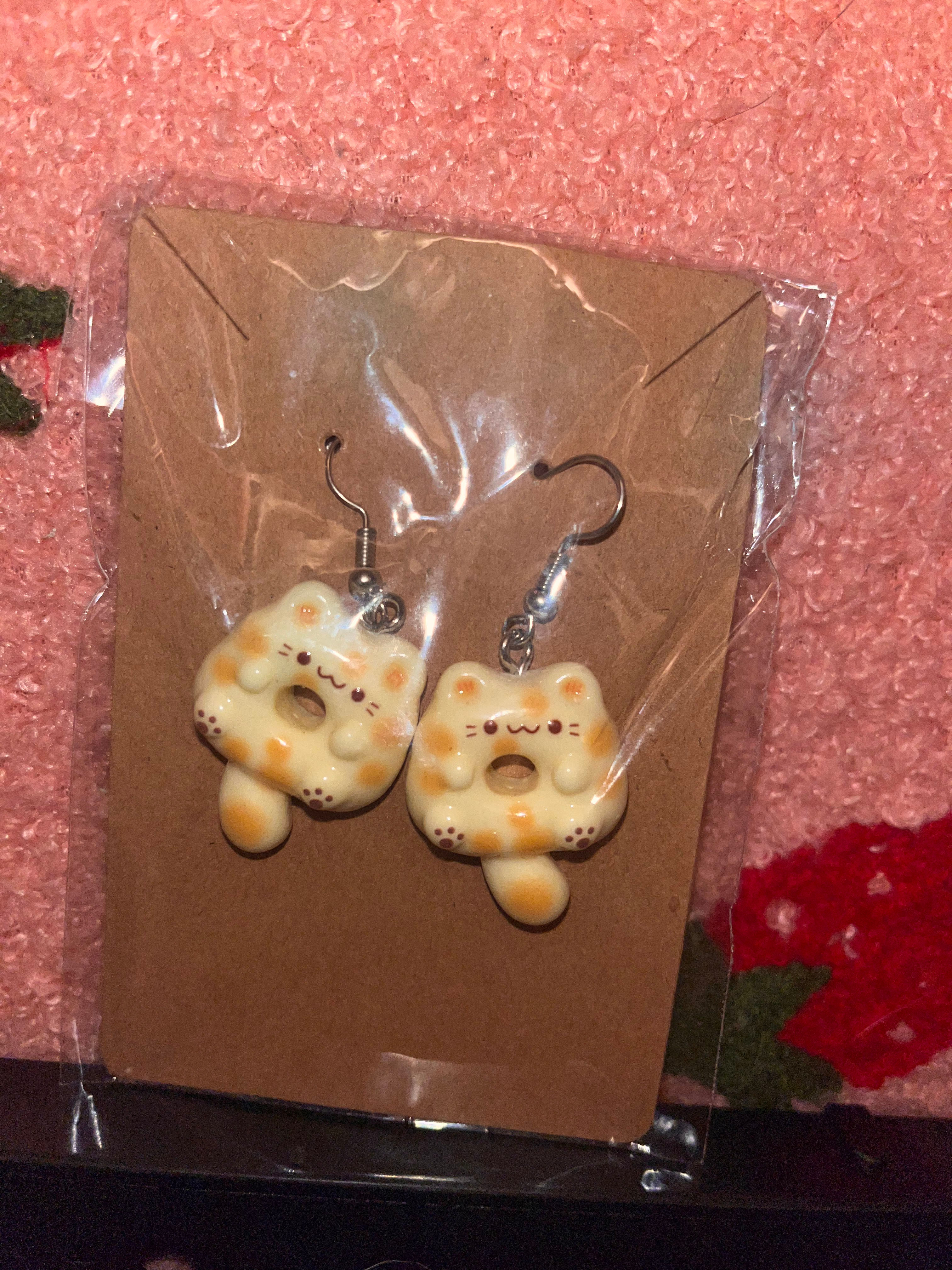 Cat donut earrings
