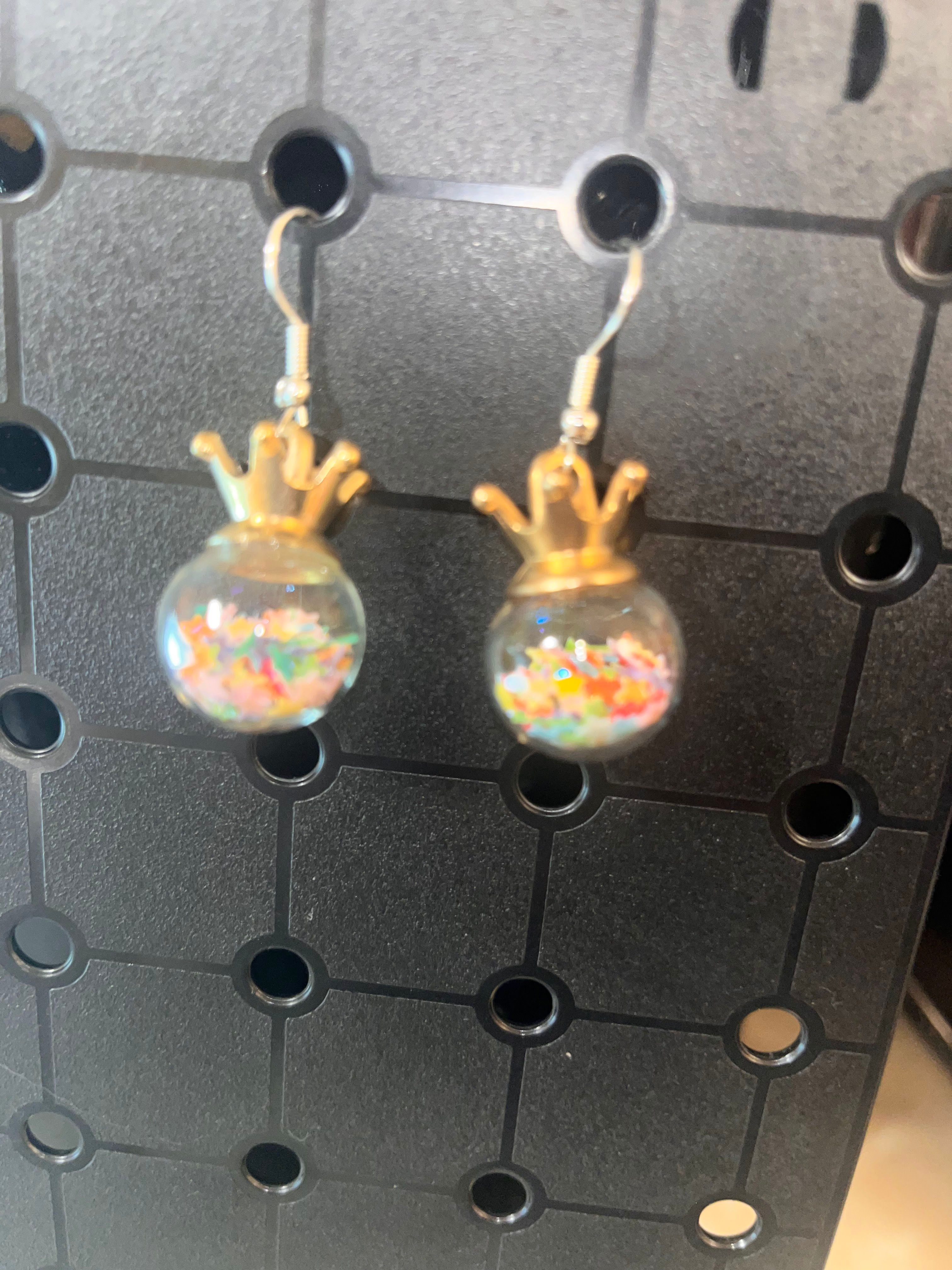 King snow globe earrings 