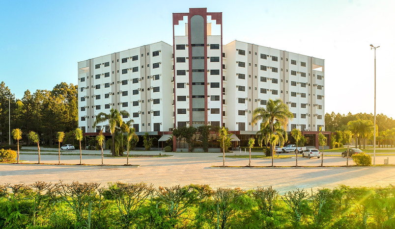 Fachada Hotel San Isidro.jpg