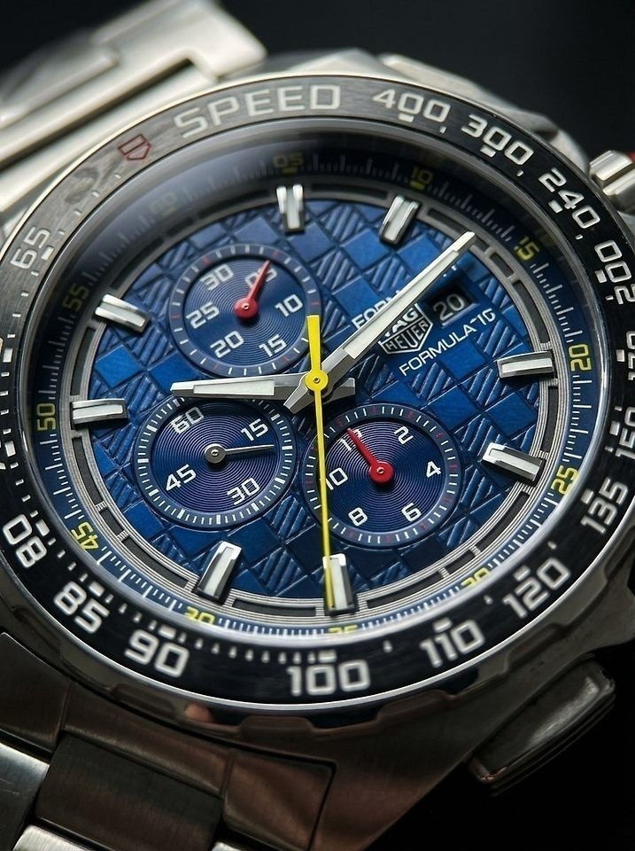 섬네일: 태그호이어 포뮬러 1 크로노그래프 x 오라클 레드불 레이싱 오토매틱, 44 mm, 티타늄
