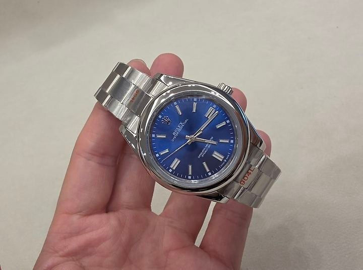 섬네일: 롤렉스 오이스터 퍼페츄얼 41mm 블루 다이