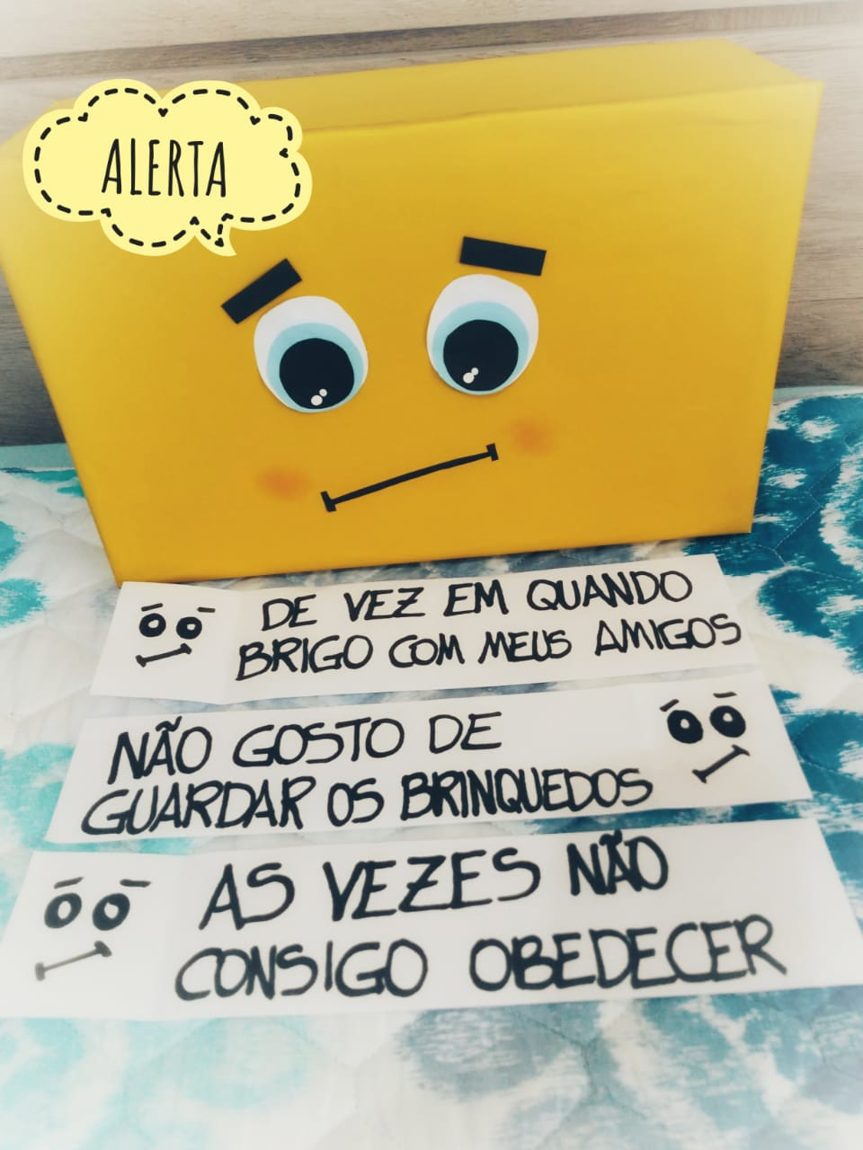 caixa amarela