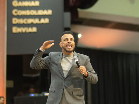 Renê Terra Nova celebra 24 anos de apostolado