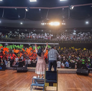 Multidão recebe a expansão do amor por vidas no Reino