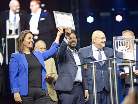 Apóstolo Renê recebe reconhecimento do parlamento israelense pelo amor e dedicação a Sião