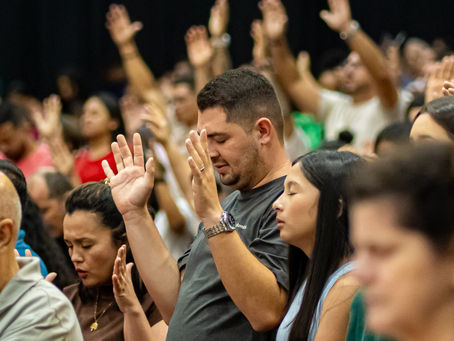 Famílias debaixo de curas e milagres