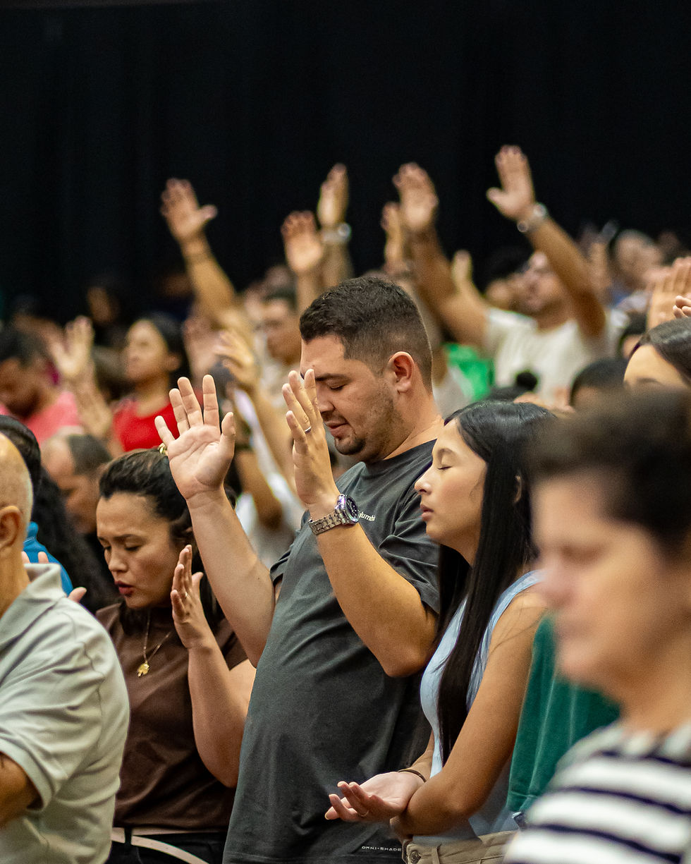 Famílias debaixo de curas e milagres