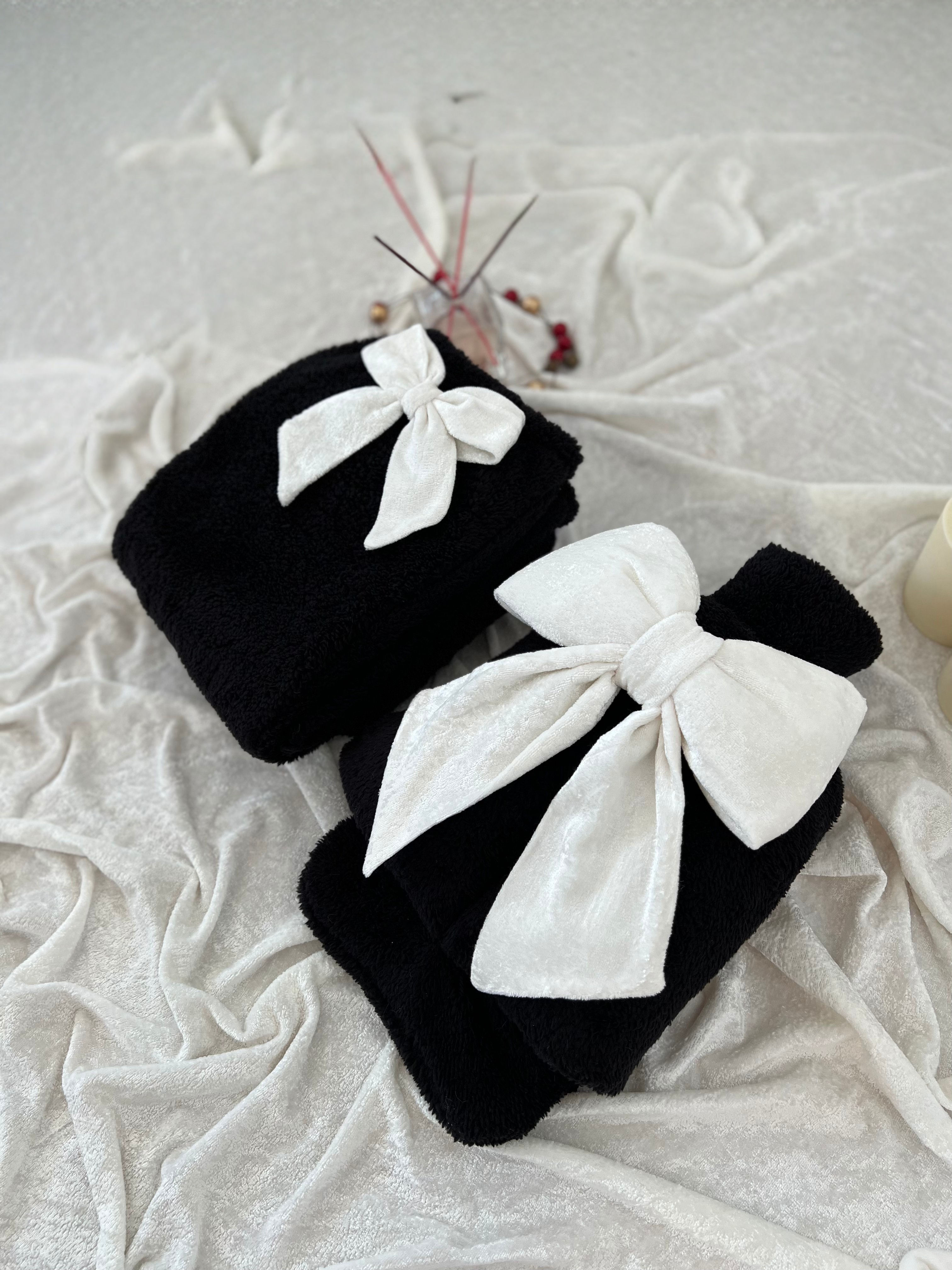 Peluş Uzun Çorap Takım Siyah Fiyonklu Uyku Çorabı Ve Ayak Isıtıcı Peluş Welsoft