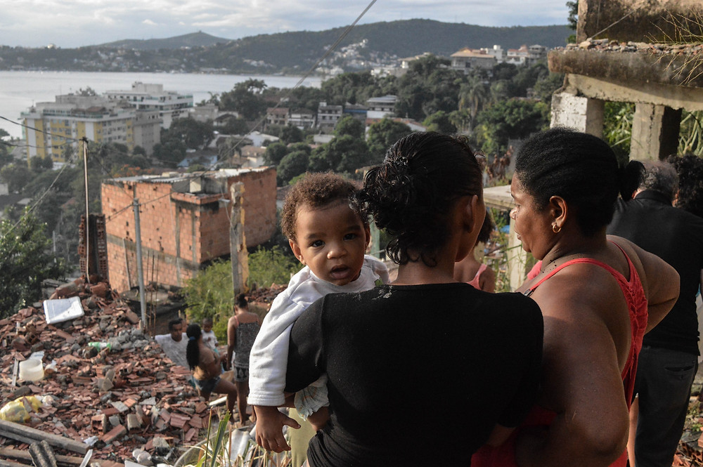 Após ver casa demolida no Preventório, Kelly Lorraine busca lar provisório para sua família | Foto de Eduarda Hillebrandt
