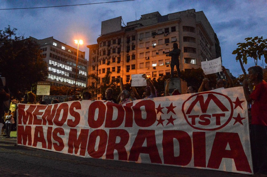 Manifestação na principal praça da cidade precede audiência pública | Foto de Eduarda Hillebrandt