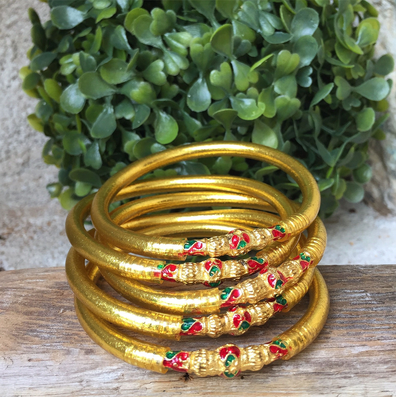 Bracelet bouddhiste couleur dorée VERSION EMAILLEE