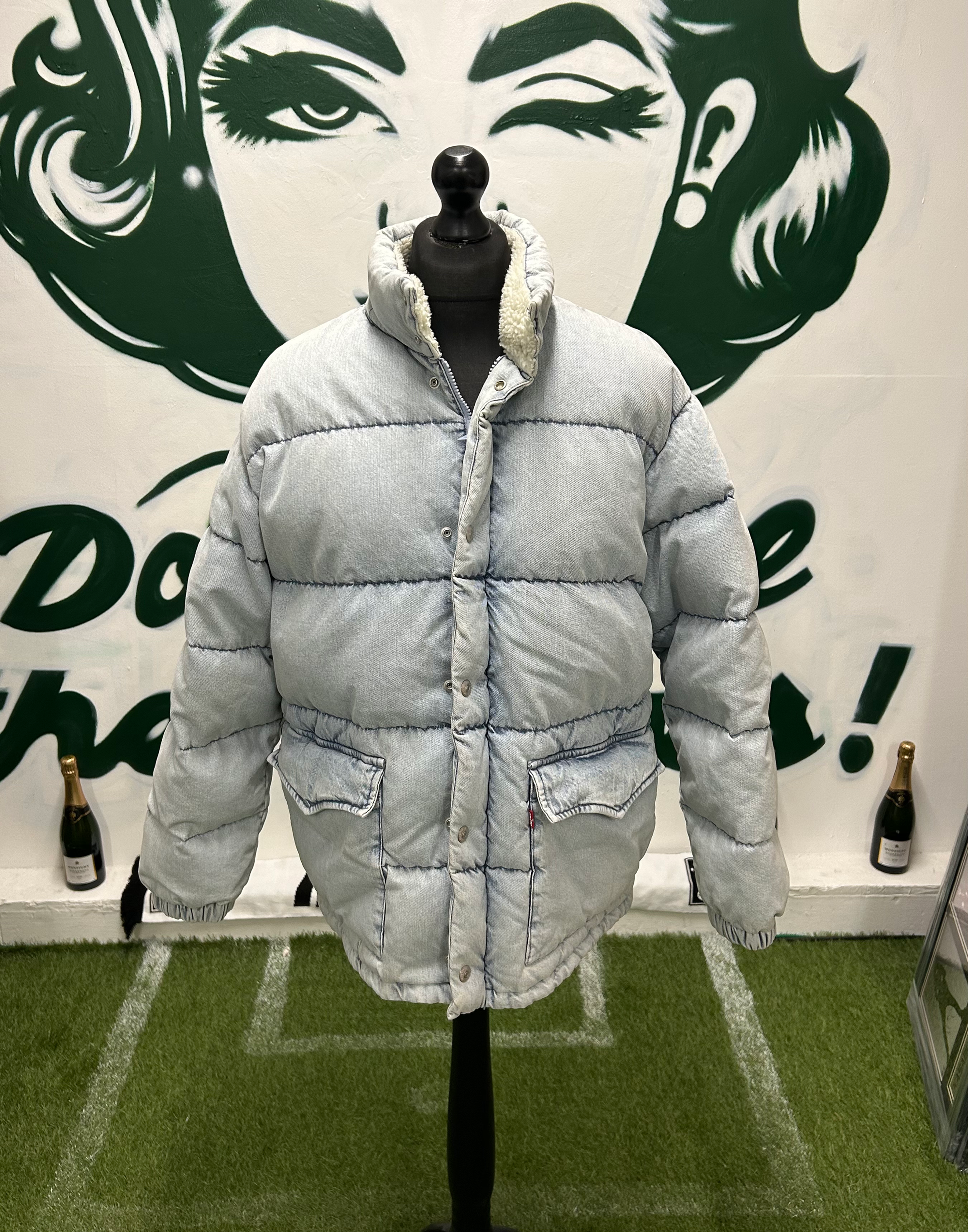 Levi’s down jacket medium 24PTP 