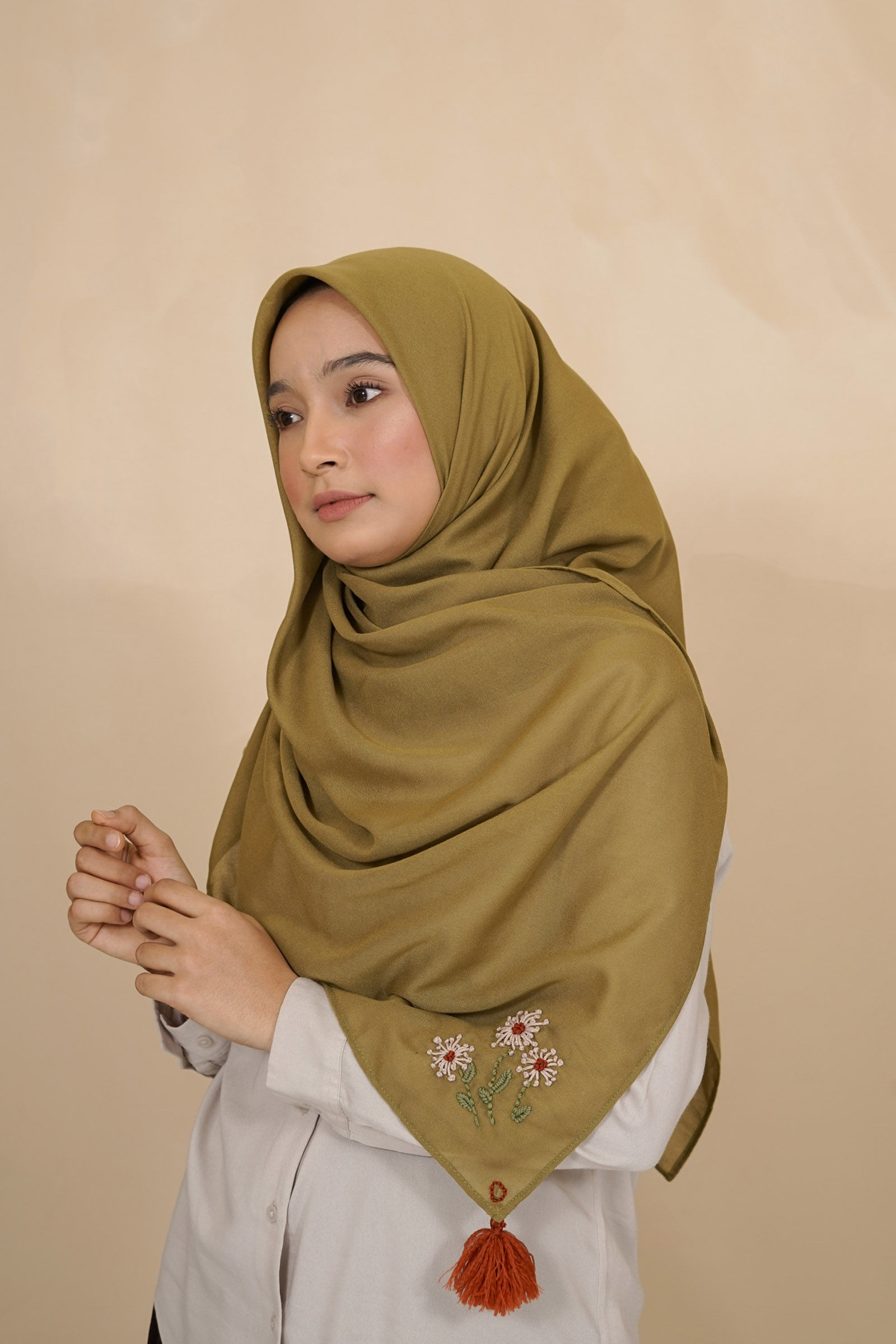 Doha Signature Embrodery Scarf