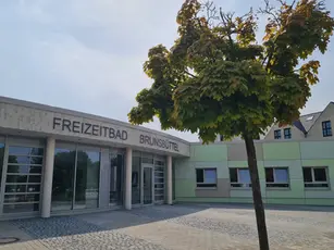 Schwimmer wechseln ins Hallenbad