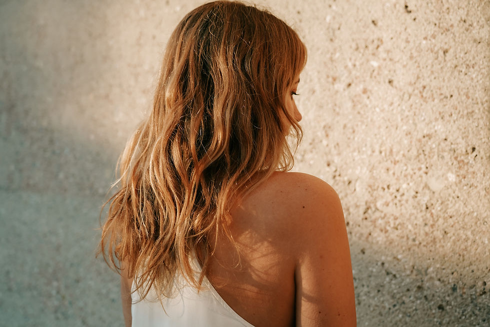 Frauenhaare im Sonnenlicht