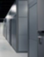 Interno storage, box deposito con corridoi ampi e accessibili