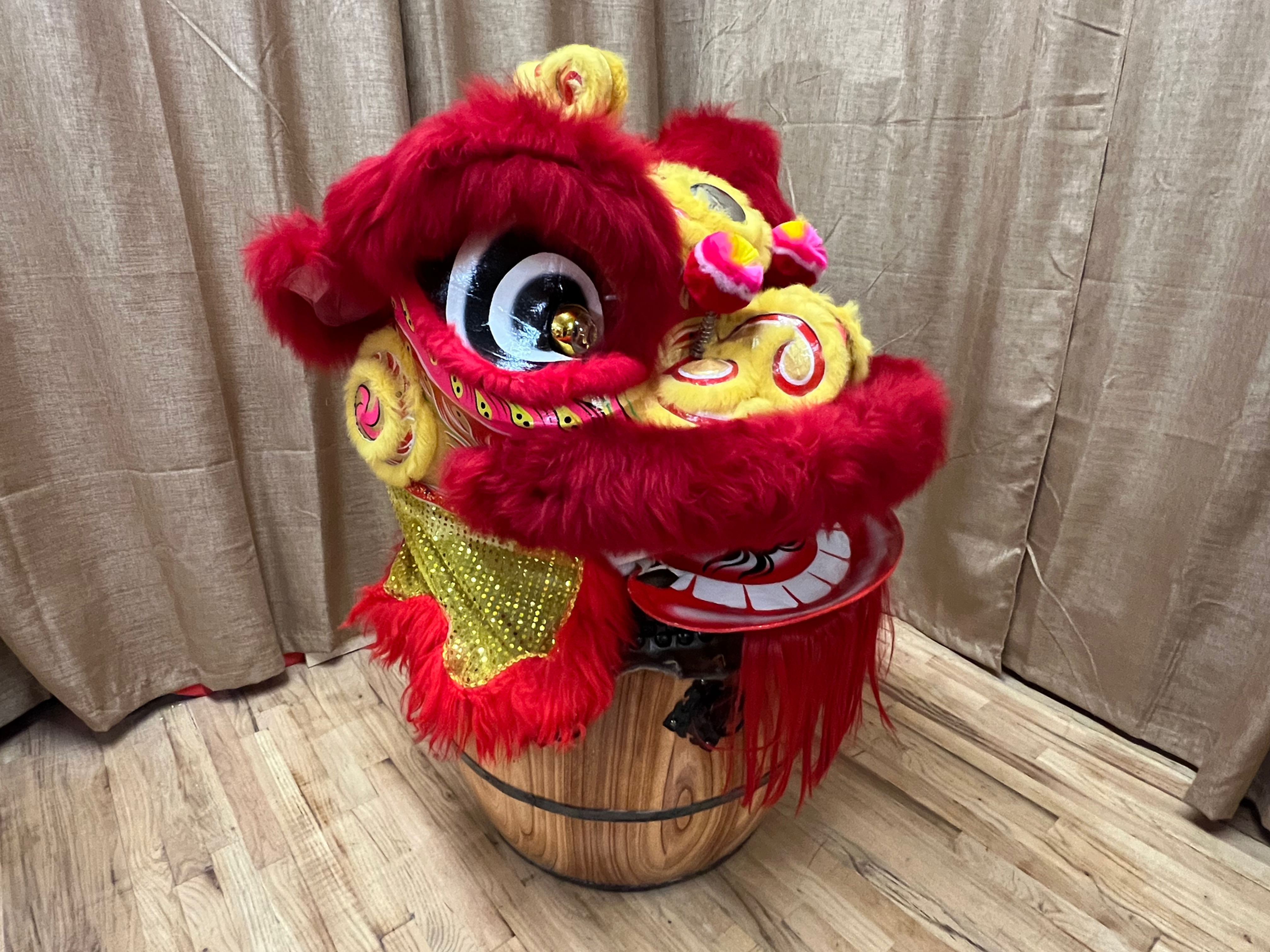 #2 Modern Hoksan Lion - Red Yellow