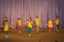 "Танец со скакалками"