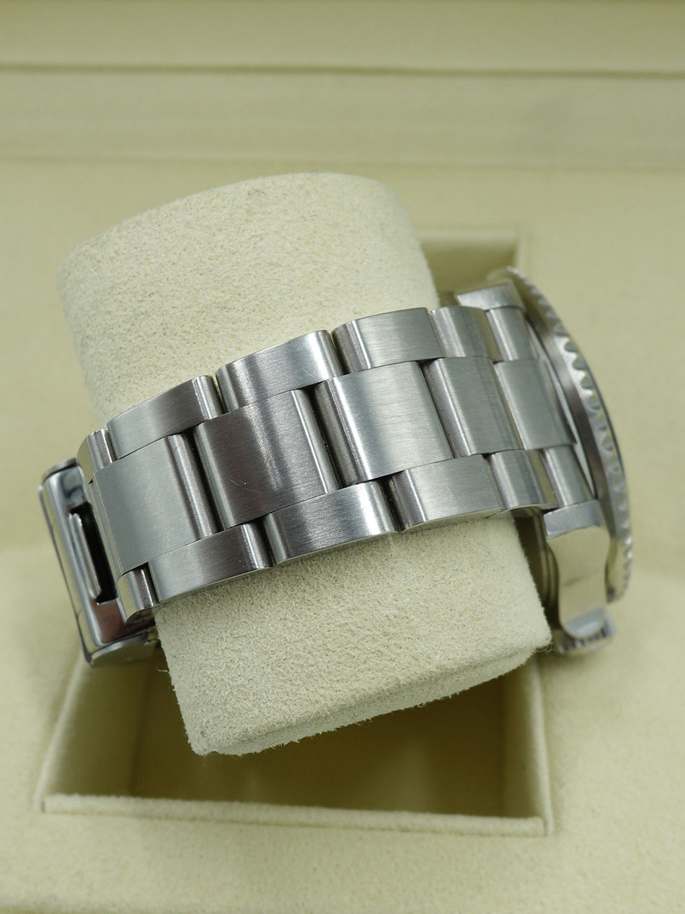 Thumbnail: Rolex Sea-Dweller Reference #: 16600 (2006 Model)