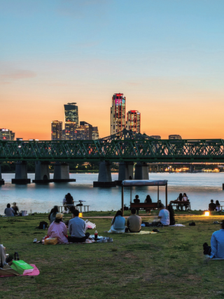 A View of the Hangang River and Yeouido from Nodeulseom Island, Seoul © korea.net