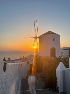 Greece, Santorini, Oia, caldera, Aegean Sea, white cliff side, sunset, oia sunset