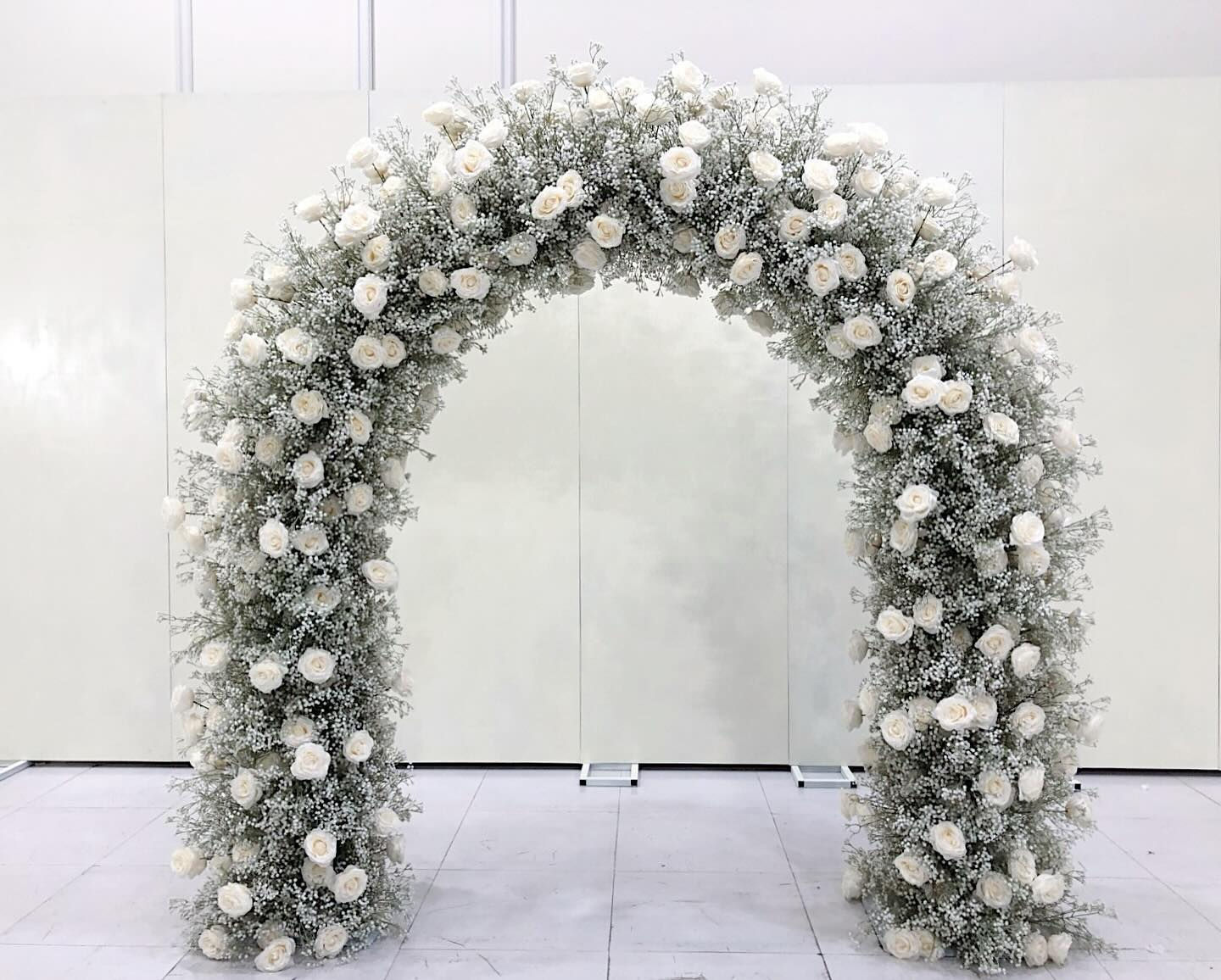 Taylor Baby's Breath Arch