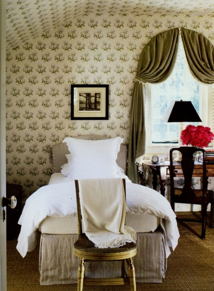 Wallpaper on sloped walls, a perfect solution!