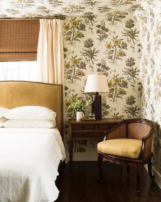 Wallpaper on sloped walls, a perfect solution!